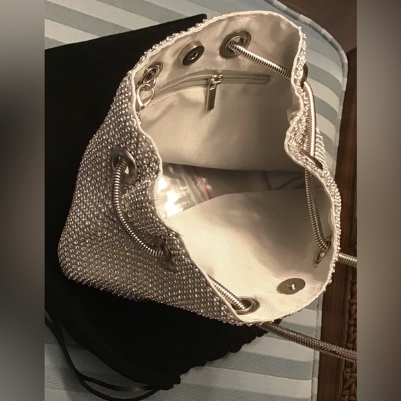 🩶🪩 Sparkling Silver Glam Bag 🪩🩶 - Picture 7 of 11